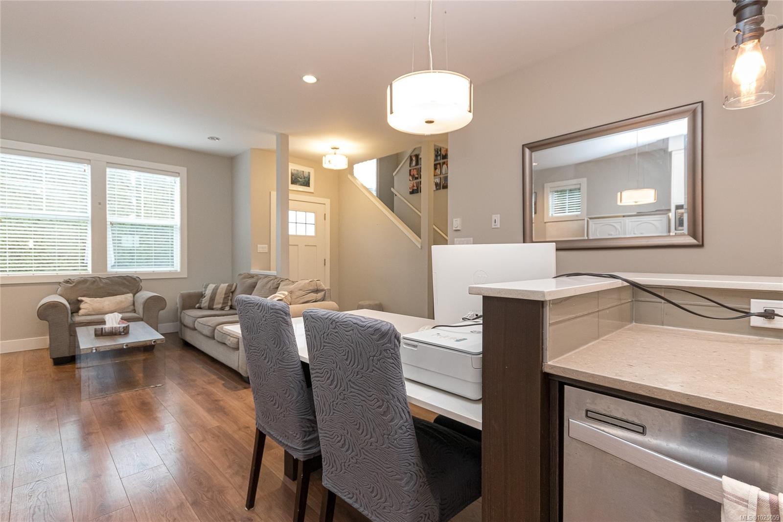 #5-3903 Douglas St, Saanich, BC