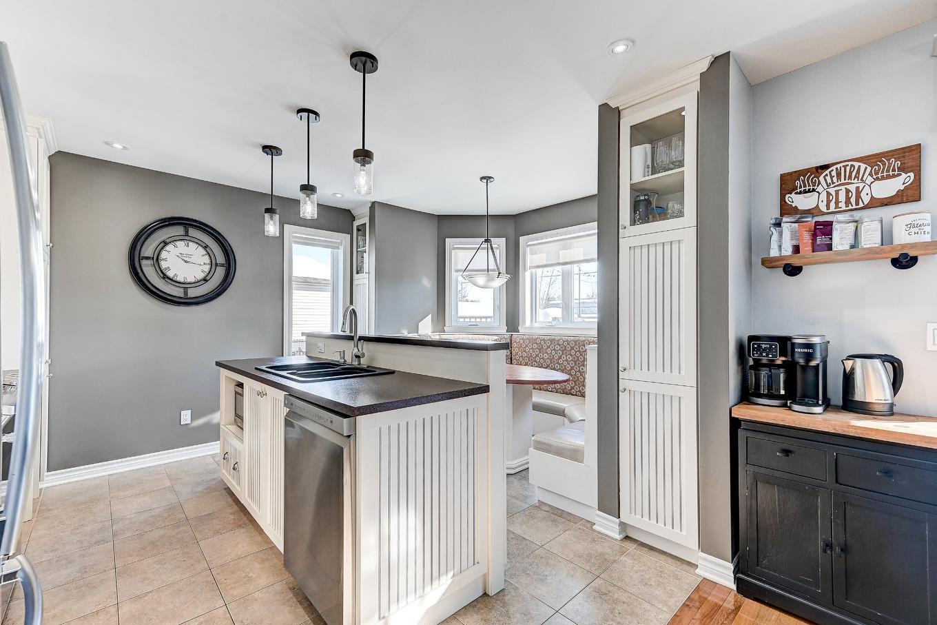 Kitchen - 1573 Rue Michel-Levasseur, Chambly, QC - Indoor Photo Showing Kitchen With Double Sink