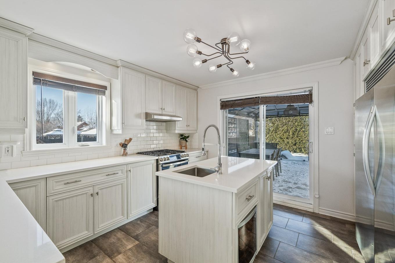 Cuisine - 78 Rue Phaneuf, Saint-Jean-Sur-Richelieu, QC - Indoor Photo Showing Kitchen With Upgraded Kitchen
