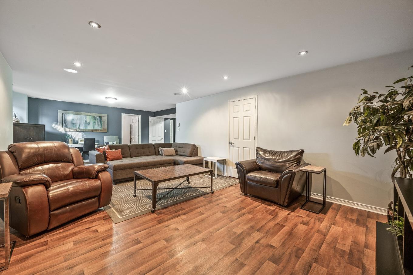 Salle familiale - 78 Rue Phaneuf, Saint-Jean-Sur-Richelieu, QC - Indoor