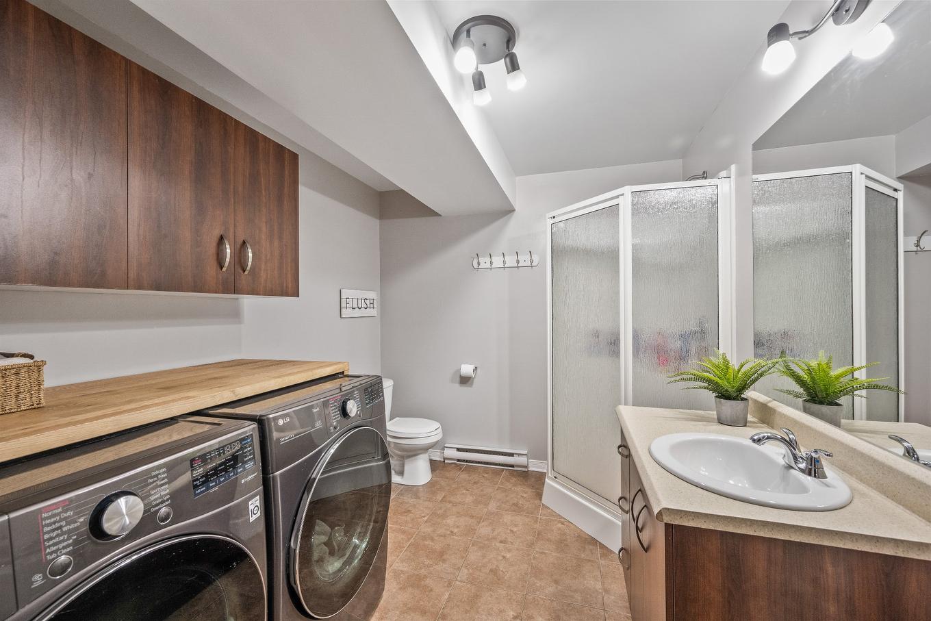 Salle de bains - 78 Rue Phaneuf, Saint-Jean-Sur-Richelieu, QC - Indoor Photo Showing Laundry Room