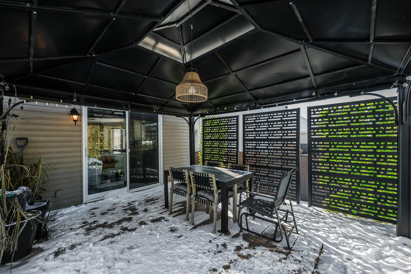 Terrasse - 78 Rue Phaneuf, Saint-Jean-Sur-Richelieu, QC -