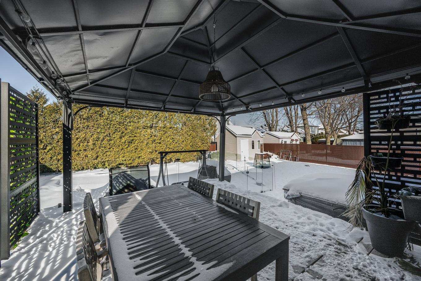 Terrasse - 78 Rue Phaneuf, Saint-Jean-Sur-Richelieu, QC - Outdoor With Exterior