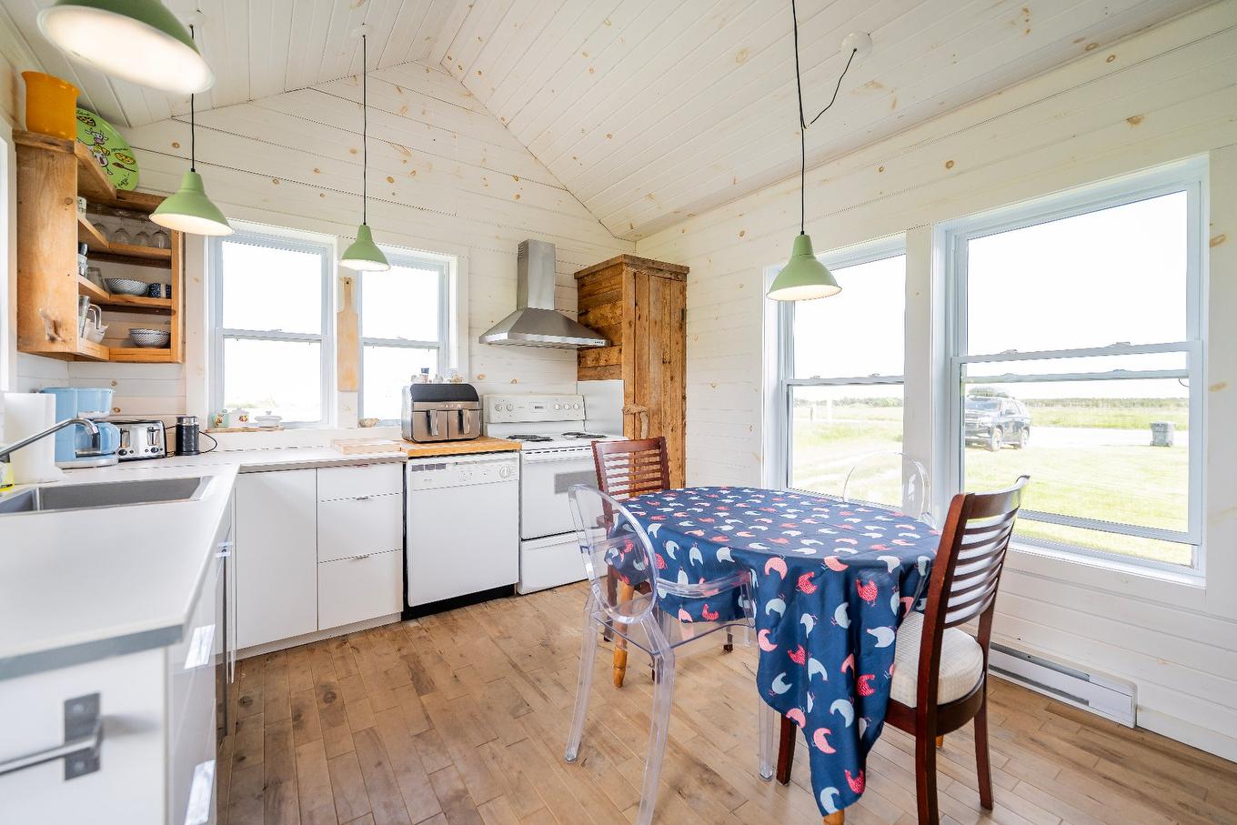 Kitchen - 723 Route 199, Les Îles-De-La-Madeleine, QC - Indoor Photo Showing Other Room