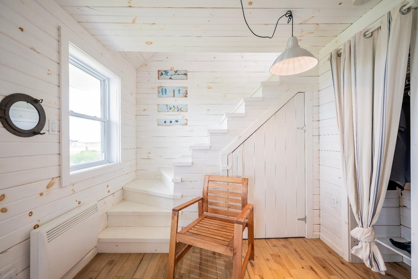 Staircase - 723 Route 199, Les Îles-De-La-Madeleine, QC - Indoor Photo Showing Other Room