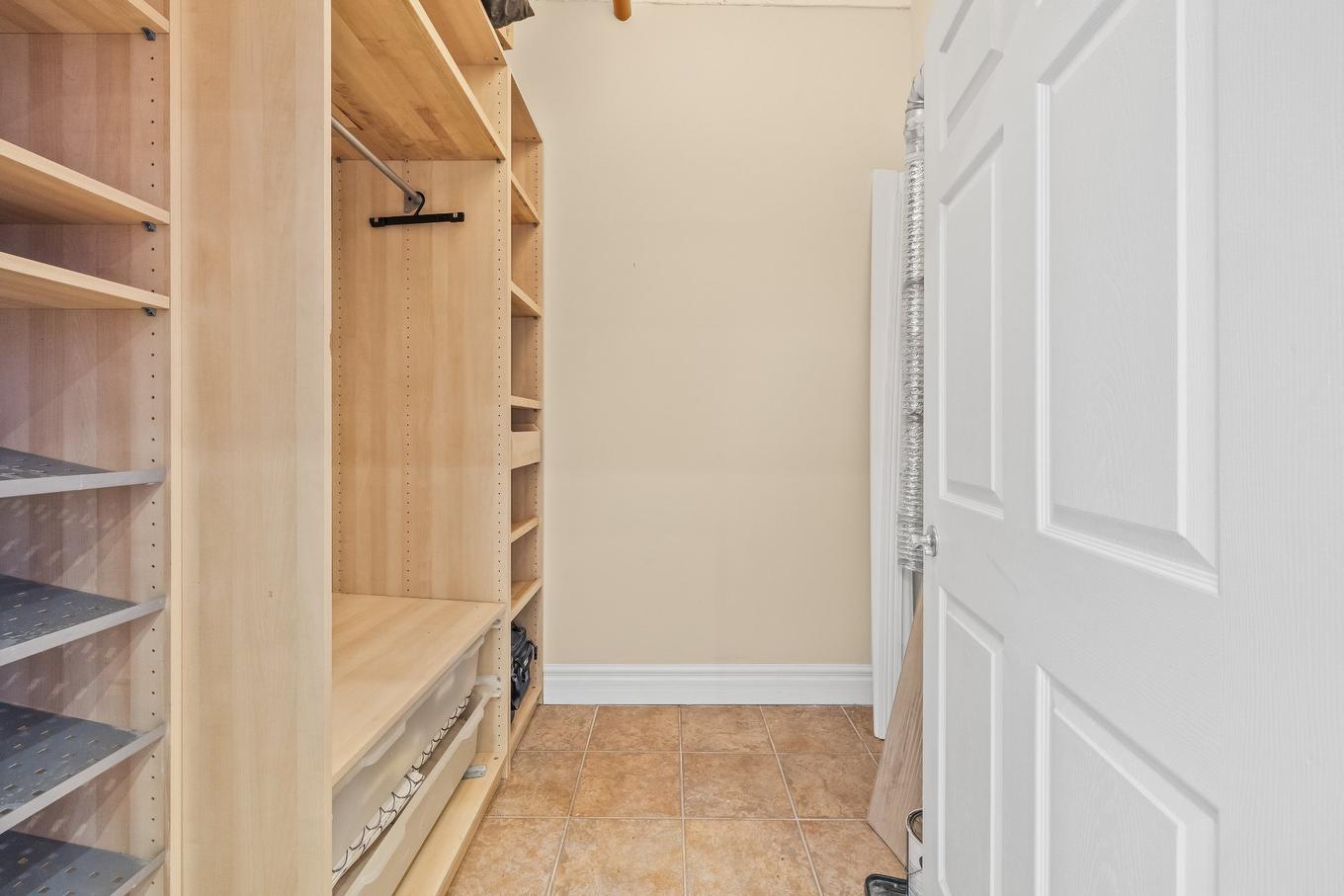 Penderie (Walk-in) - 227-2801 Rue Du Centre, Montréal (Le Sud-Ouest), QC - Indoor