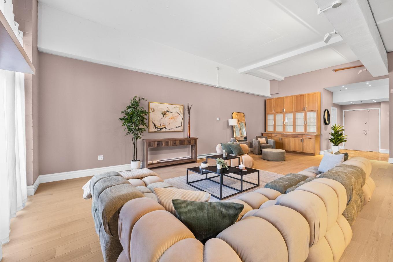 Salon - 227-2801 Rue Du Centre, Montréal (Le Sud-Ouest), QC - Indoor