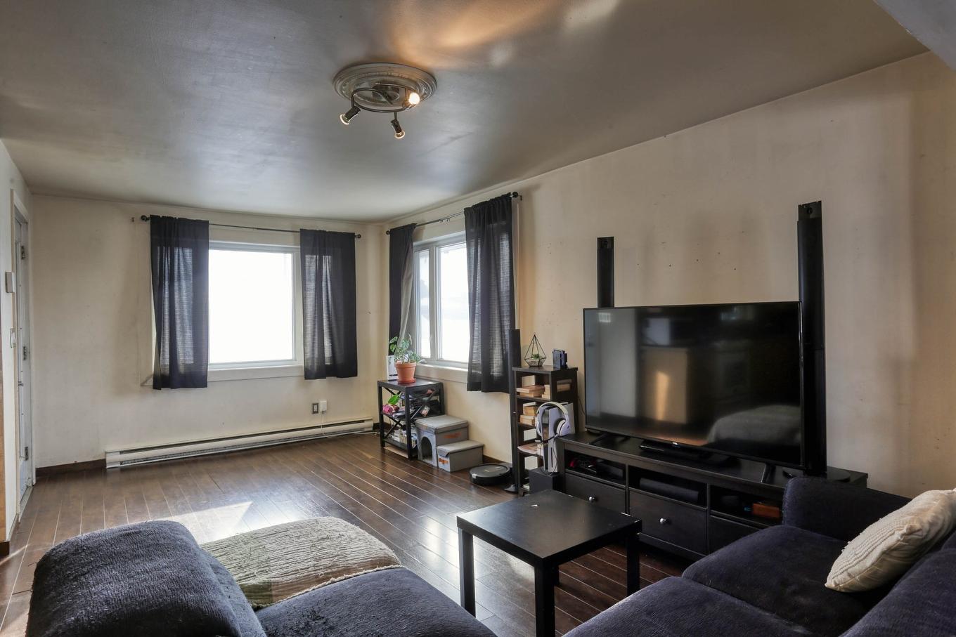 Salon - 995 Boul. De Shawinigan-Sud, Shawinigan, QC - Indoor Photo Showing Living Room