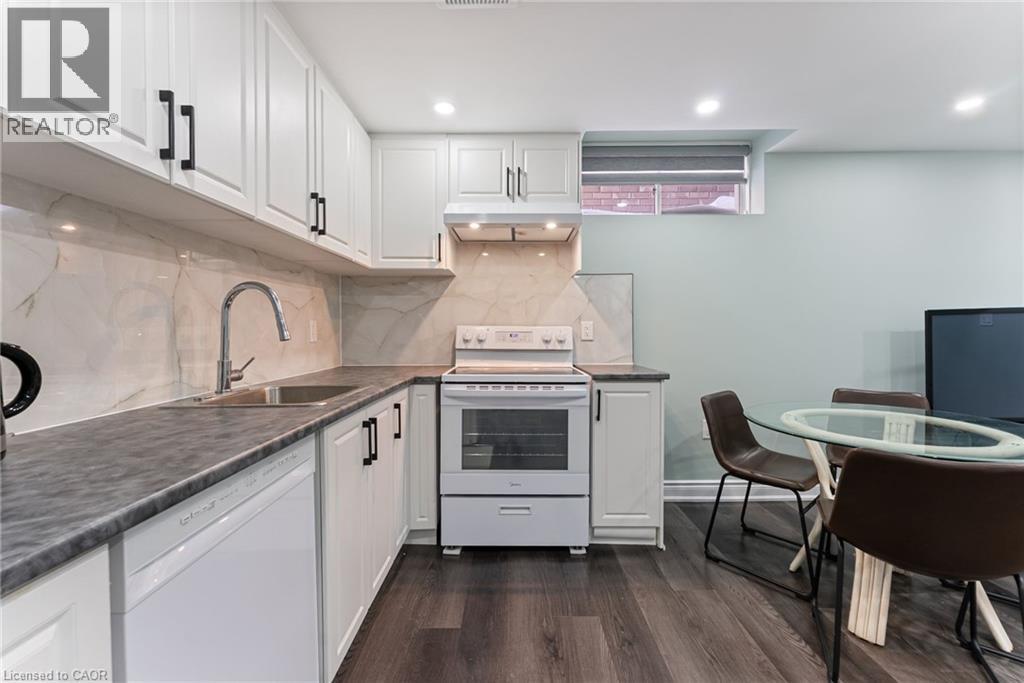 183 Rockledge Drive Unit# Lower, Hamilton, ON - Indoor Photo Showing Kitchen