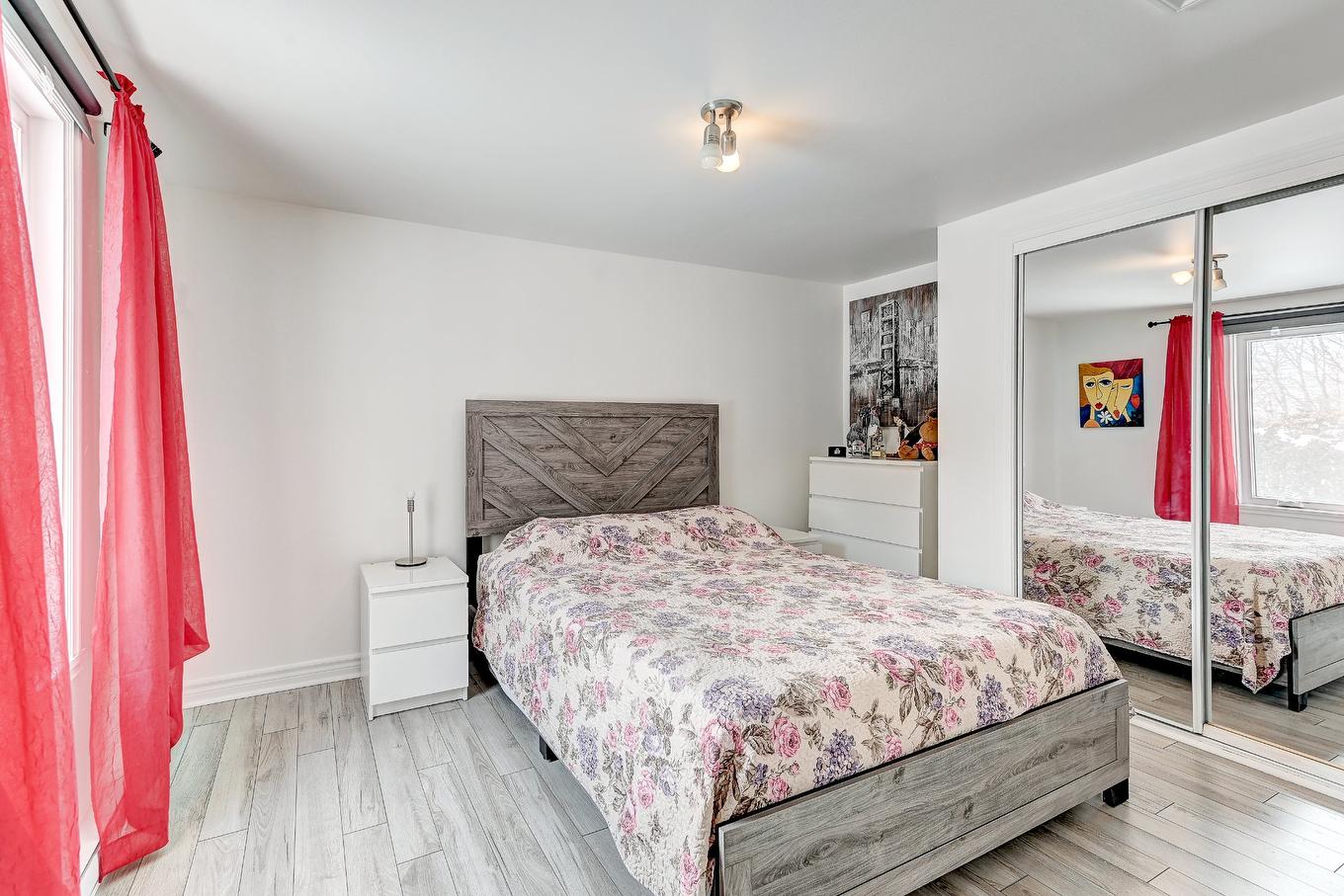 Primary bedroom - 213 Rue De La Nacelle, Saint-Jean-Sur-Richelieu, QC - Indoor Photo Showing Bedroom