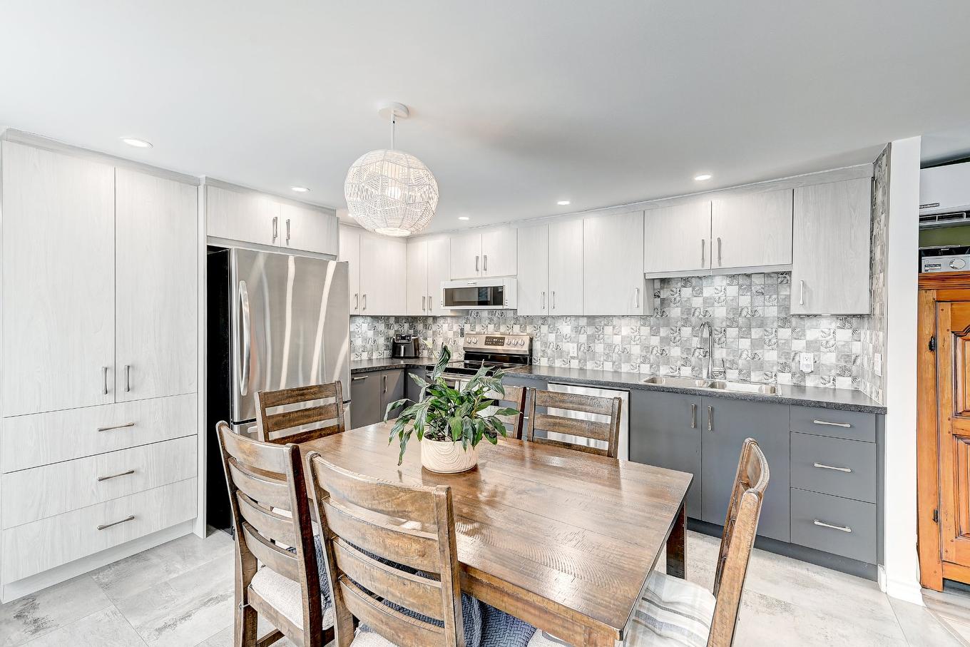Kitchen - 213 Rue De La Nacelle, Saint-Jean-Sur-Richelieu, QC - Indoor Photo Showing Other Room