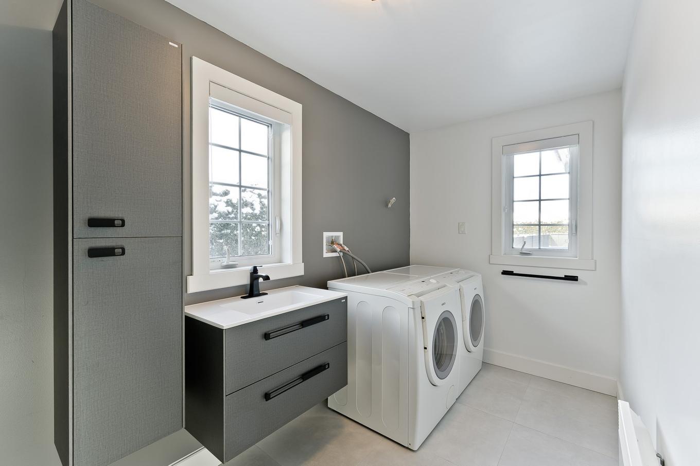 Laundry room - 170 Rue Jean, Saint-Jean-Sur-Richelieu, QC - Indoor Photo Showing Laundry Room