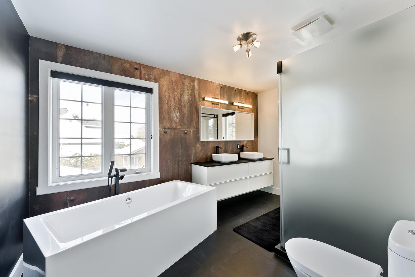 Bathroom - 170 Rue Jean, Saint-Jean-Sur-Richelieu, QC - Indoor Photo Showing Bathroom