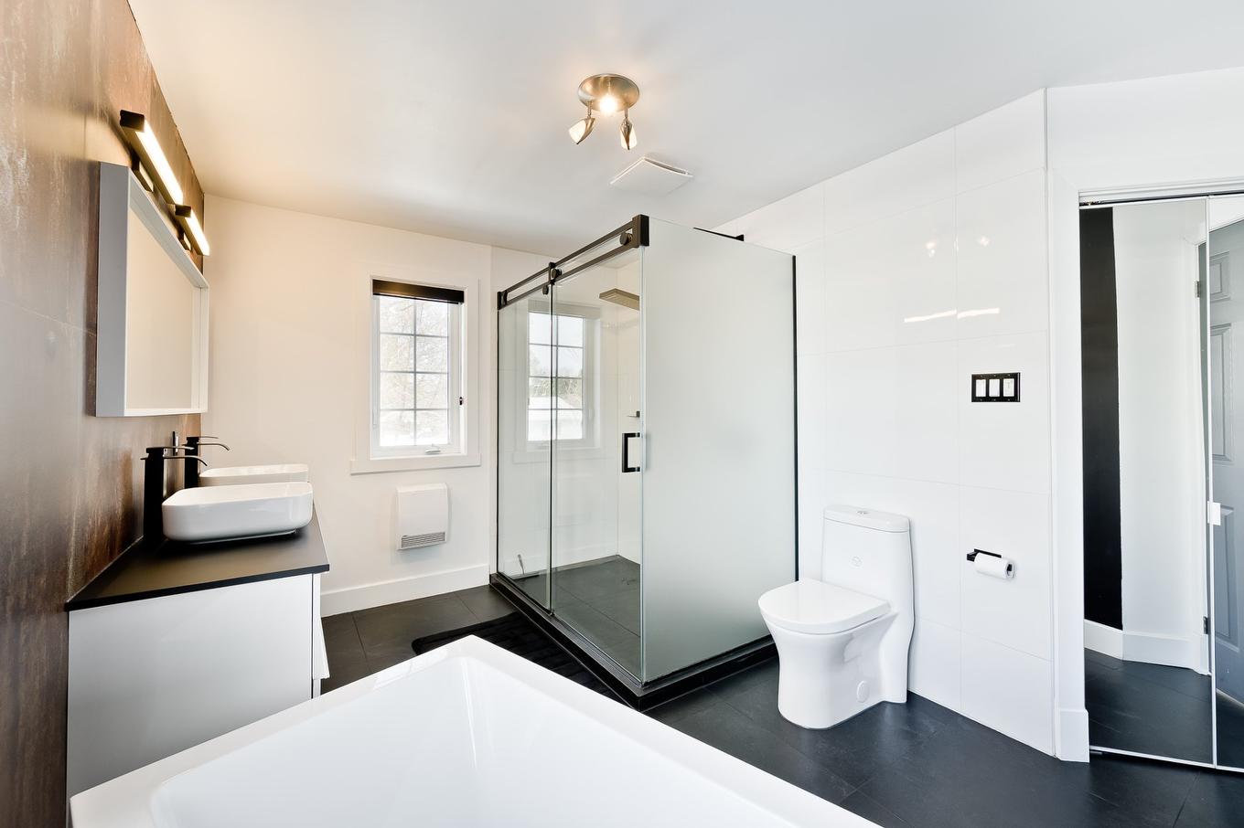 Bathroom - 170 Rue Jean, Saint-Jean-Sur-Richelieu, QC - Indoor Photo Showing Bathroom