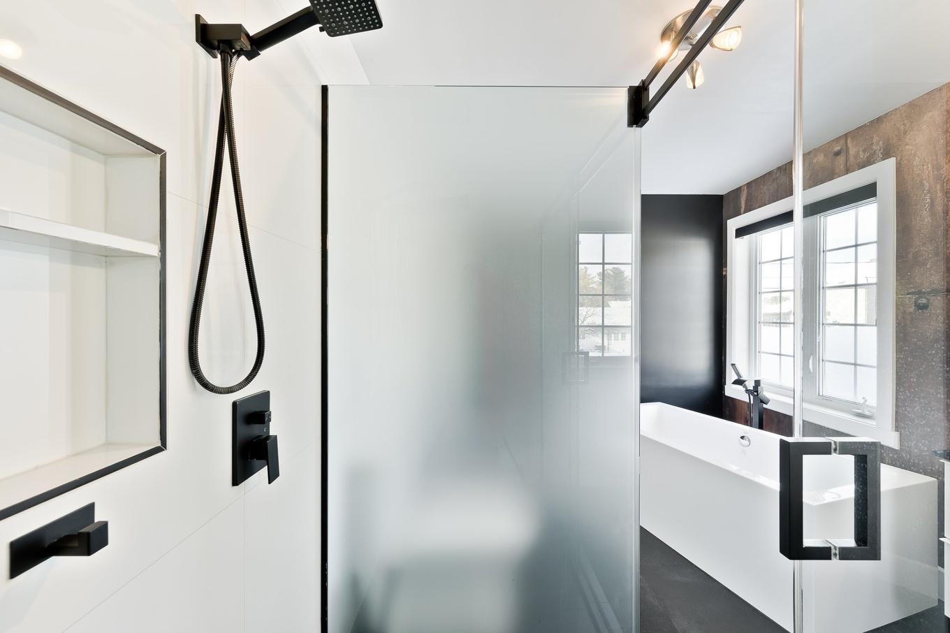 Bathroom - 170 Rue Jean, Saint-Jean-Sur-Richelieu, QC - Photo Showing Other Room