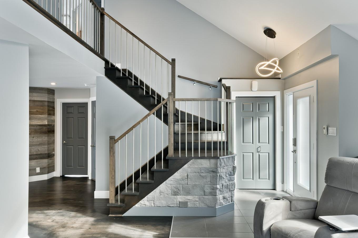 Hall - 170 Rue Jean, Saint-Jean-Sur-Richelieu, QC - Indoor Photo Showing Other Room