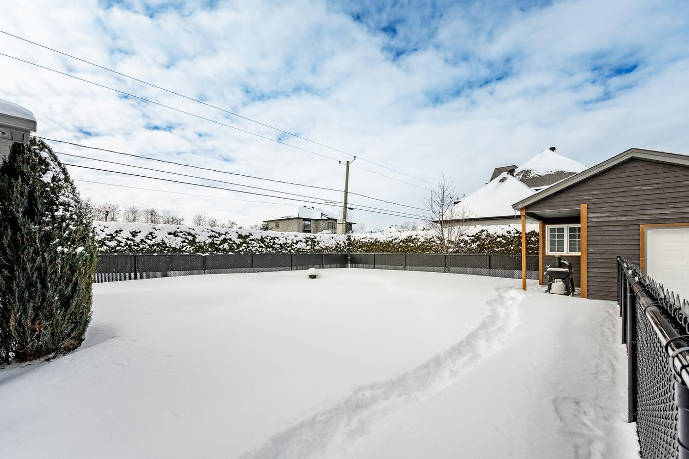 Backyard - 170 Rue Jean, Saint-Jean-Sur-Richelieu, QC - Outdoor