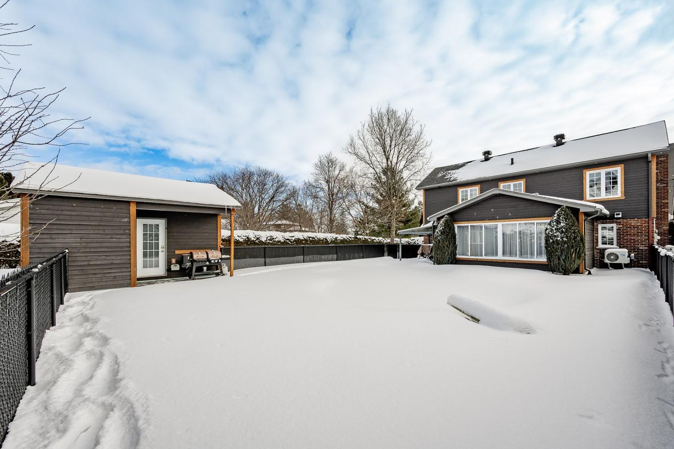 Backyard - 170 Rue Jean, Saint-Jean-Sur-Richelieu, QC - Outdoor