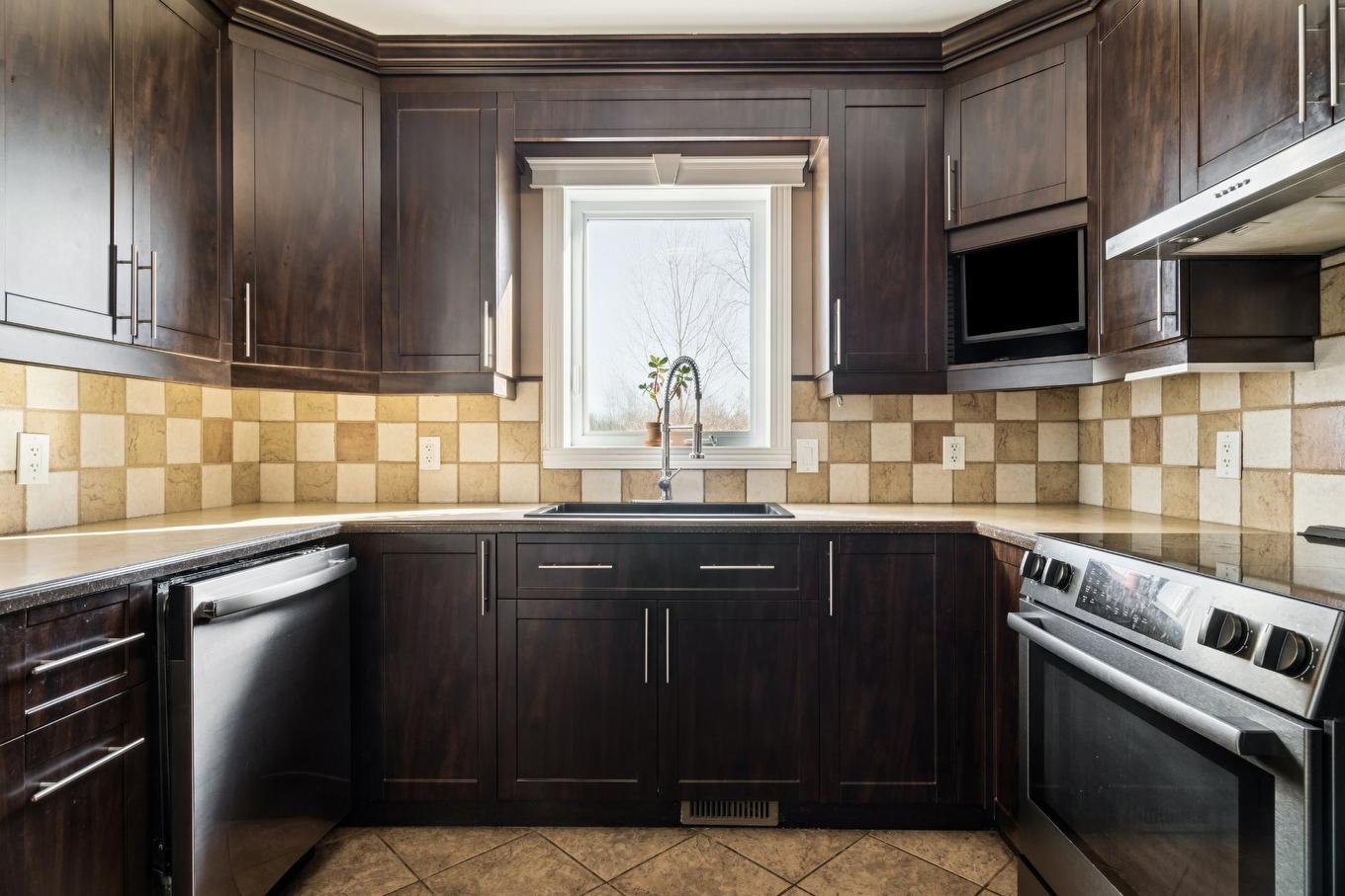 Cuisine - 2315 Boul. Mountainview, Longueuil (Saint-Hubert), QC - Indoor Photo Showing Kitchen