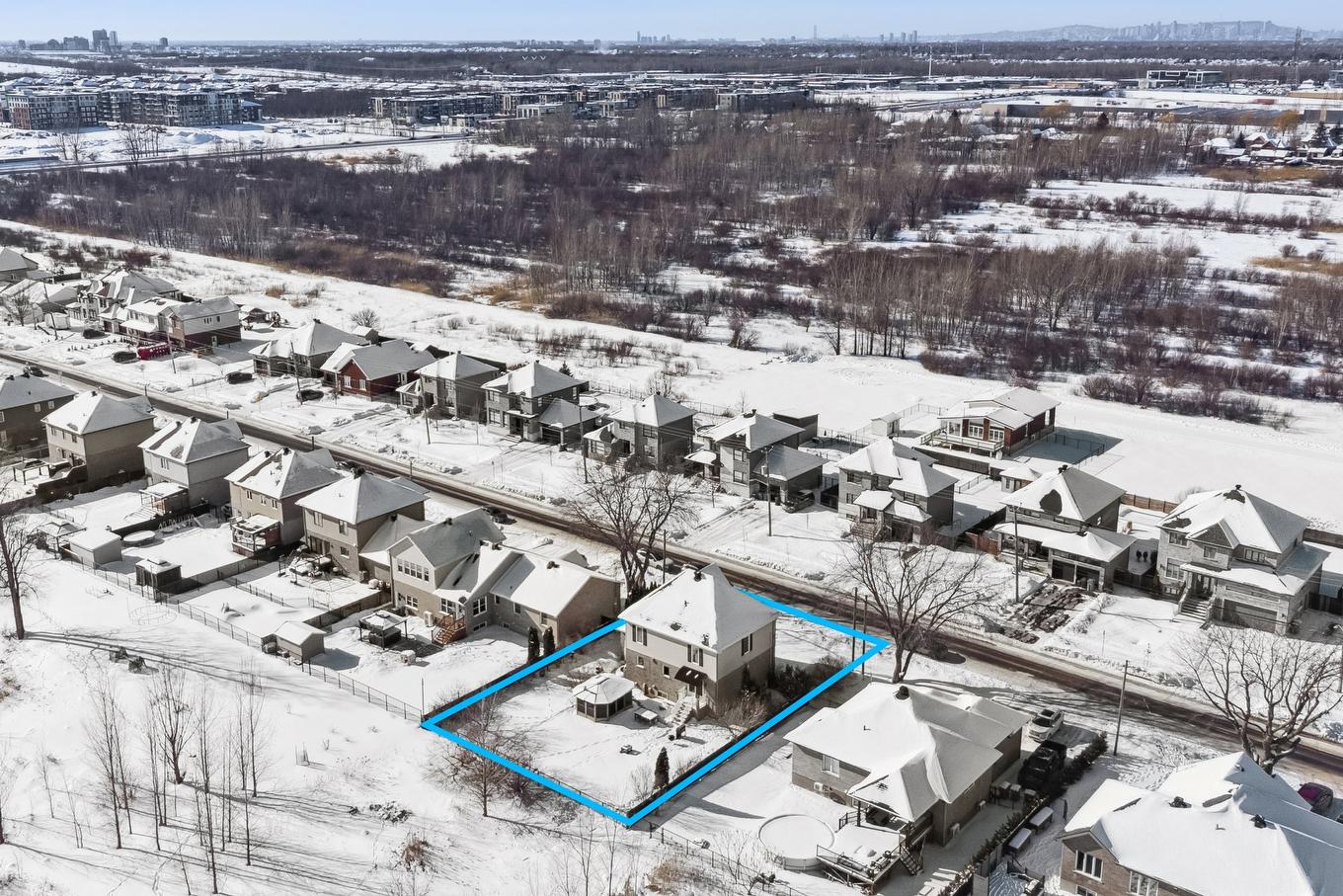 Photo aérienne - 2315 Boul. Mountainview, Longueuil (Saint-Hubert), QC - Outdoor With View
