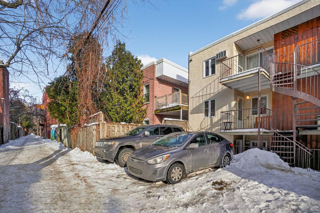 Stationnement - 3862 Av. Henri-Julien, Montréal (Le Plateau-Mont-Royal), QC - Outdoor With Balcony