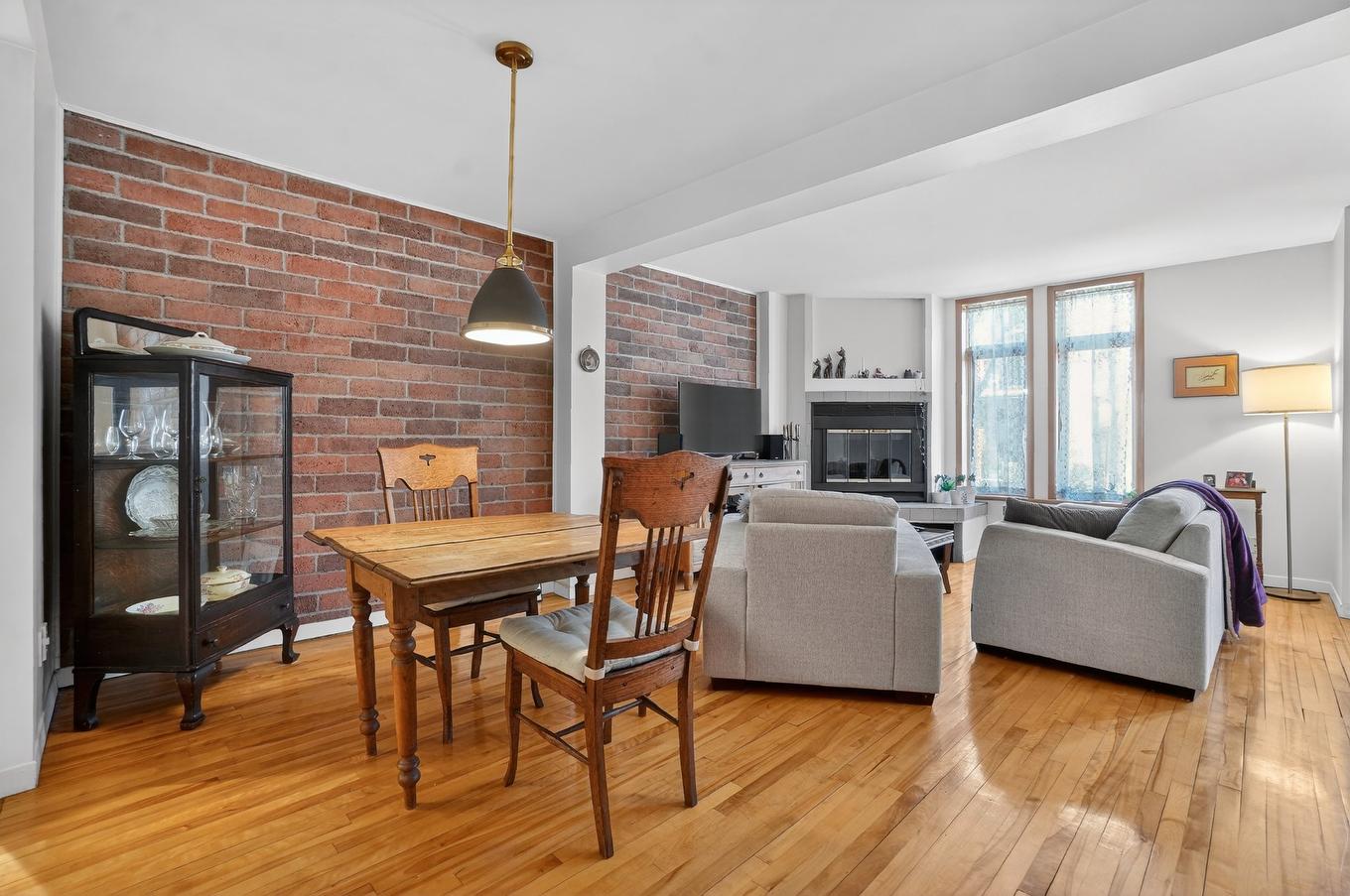 Salle à manger - 3862 Av. Henri-Julien, Montréal (Le Plateau-Mont-Royal), QC - Indoor Photo Showing Living Room With Fireplace