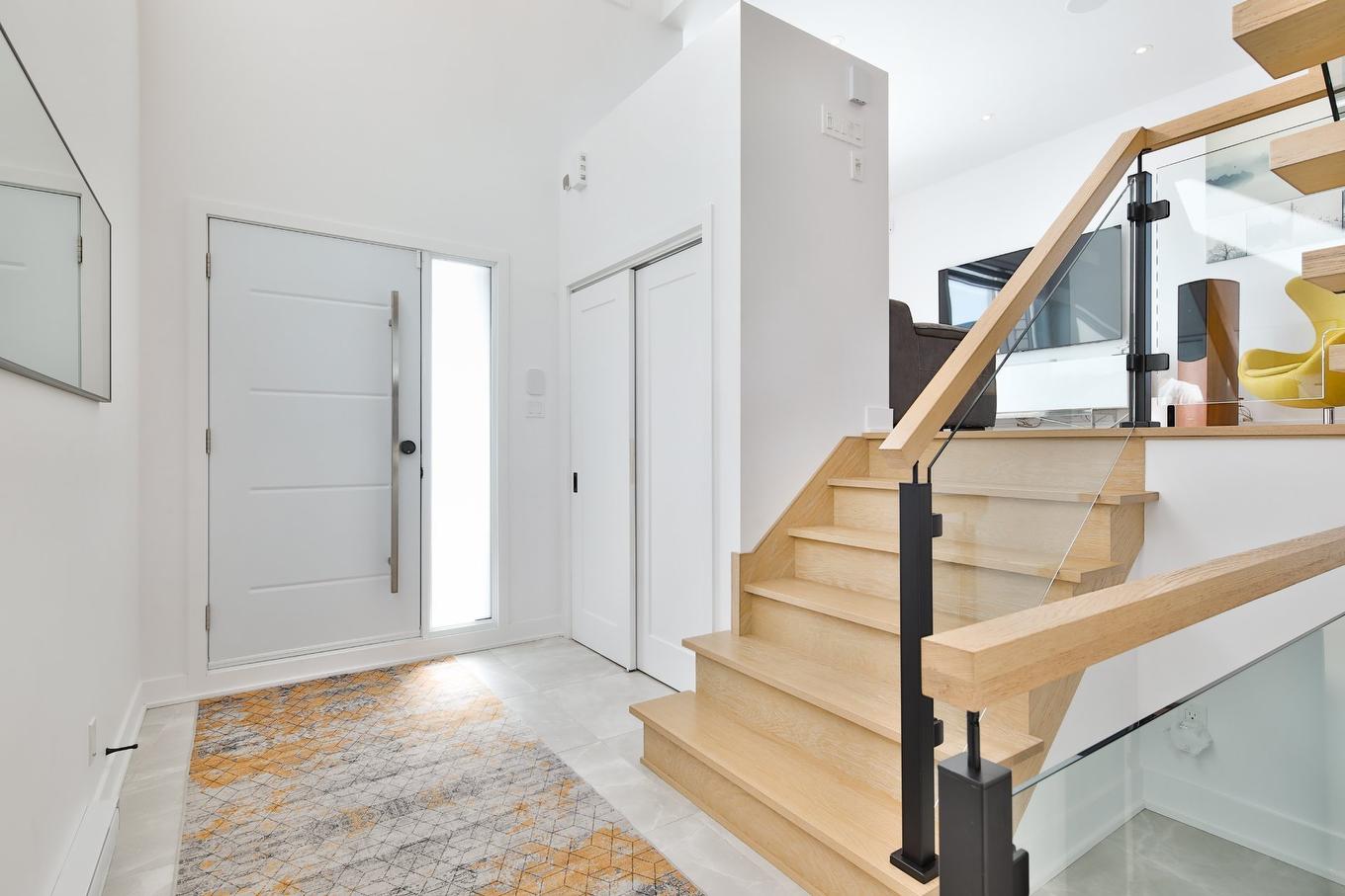 Hall d'entrée/Vestibule - 628 Rue Théodore-Béchard, Saint-Jean-Sur-Richelieu, QC - Indoor Photo Showing Other Room