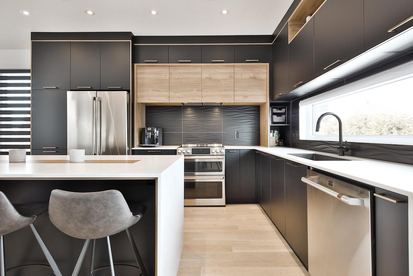 Cuisine - 628 Rue Théodore-Béchard, Saint-Jean-Sur-Richelieu, QC - Indoor Photo Showing Kitchen With Upgraded Kitchen