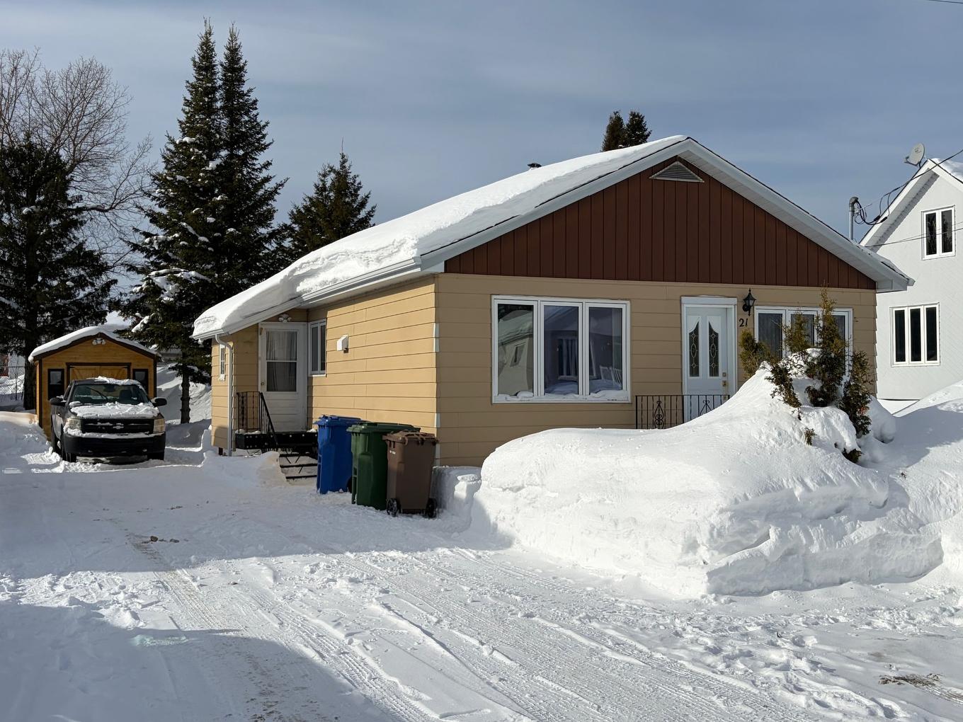 Façade - 21 Av. Massicotte, Rouyn-Noranda, QC - Outdoor