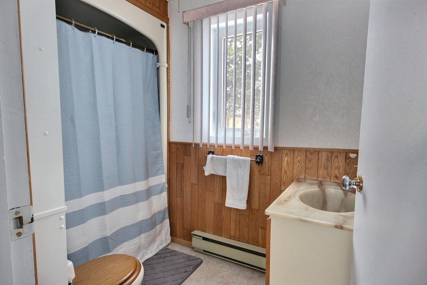 Salle de bains - 21 Av. Massicotte, Rouyn-Noranda, QC - Indoor Photo Showing Bathroom