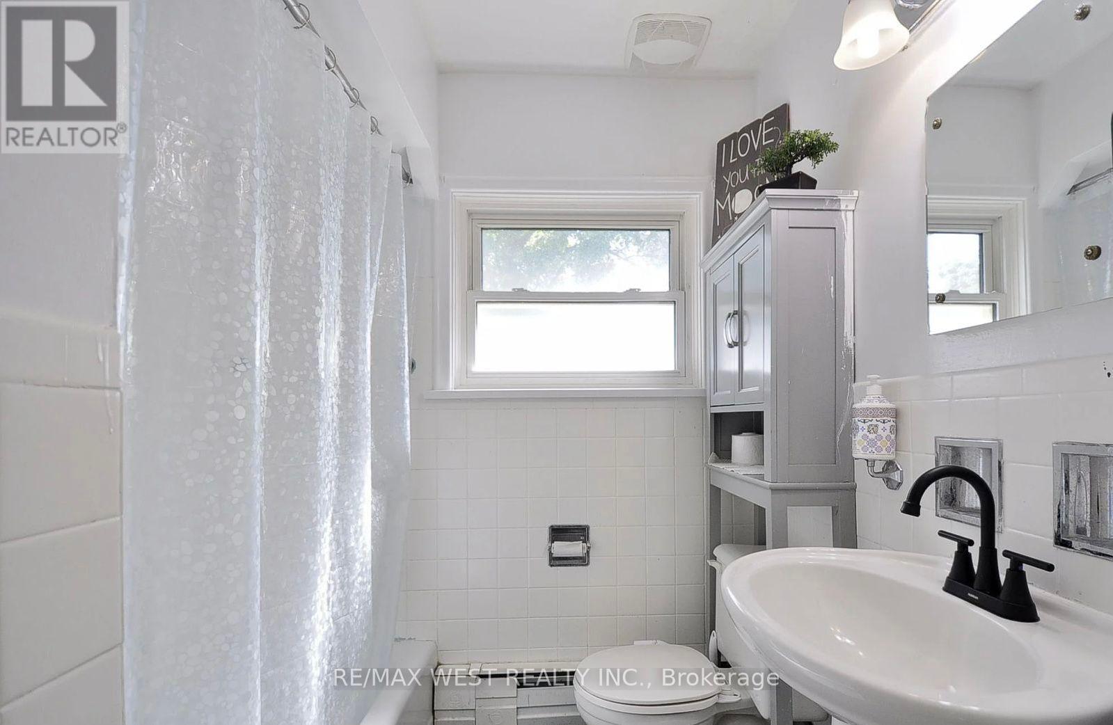 442 Highland Road E, Kitchener, ON - Indoor Photo Showing Bathroom