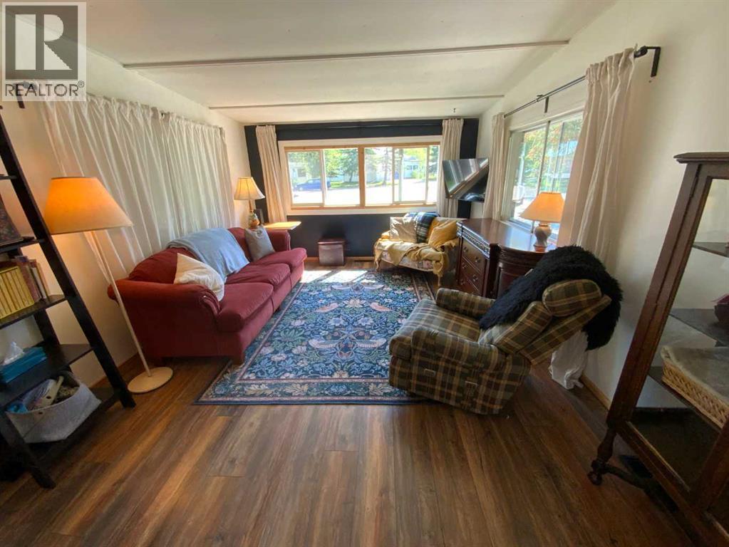 23 Mobile Drive Ne, Three Hills, AB