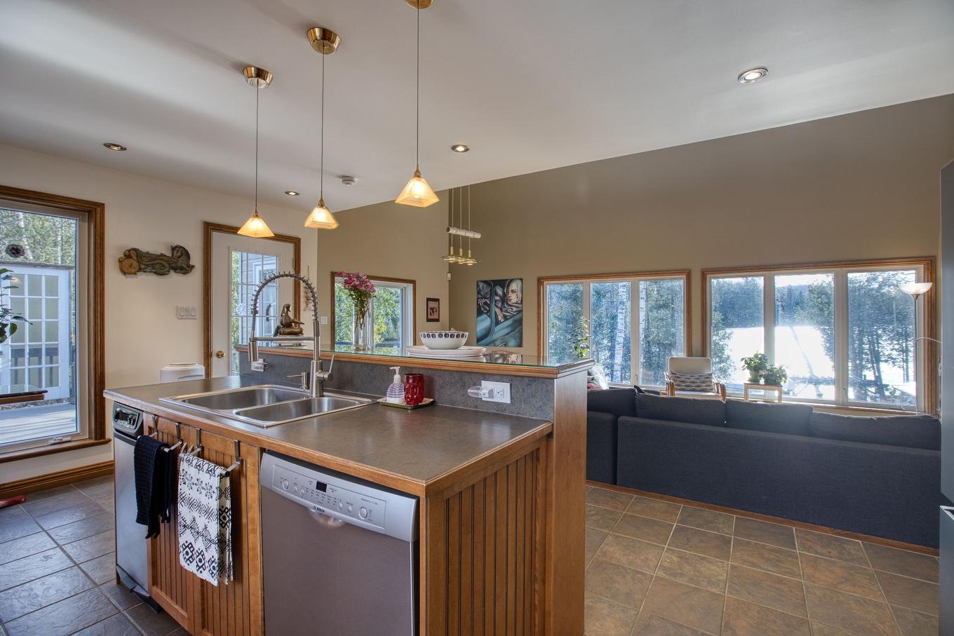 Cuisine - 39 Rue Tracy, Saint-Hippolyte, QC - Indoor Photo Showing Kitchen With Double Sink