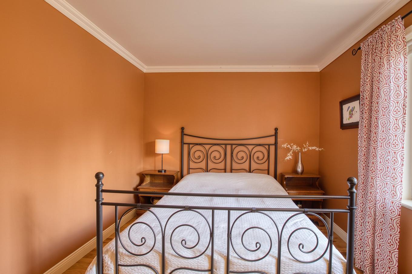 Chambre à coucher - 39 Rue Tracy, Saint-Hippolyte, QC - Indoor Photo Showing Bedroom