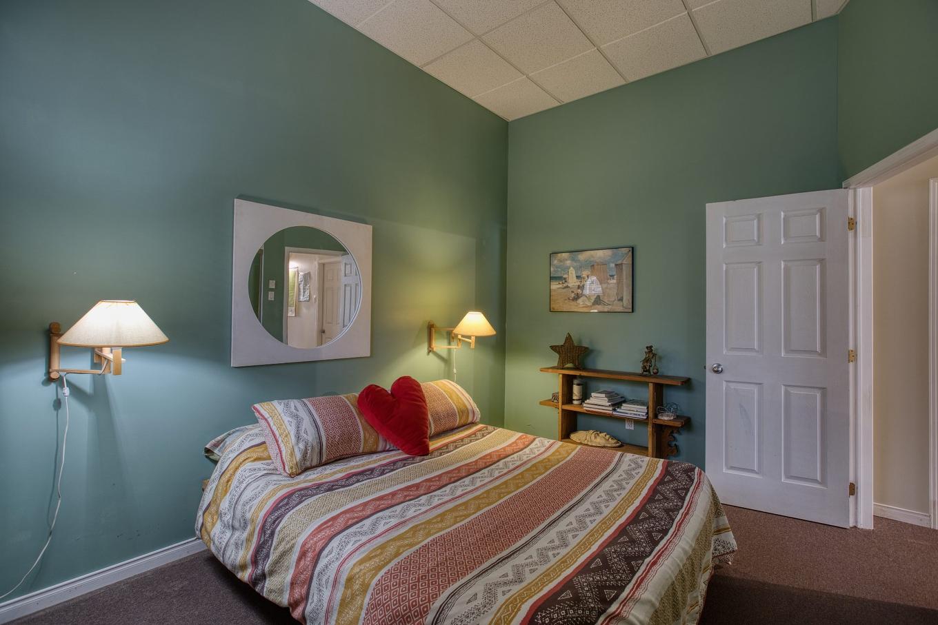 Chambre à coucher - 39 Rue Tracy, Saint-Hippolyte, QC - Indoor Photo Showing Bedroom