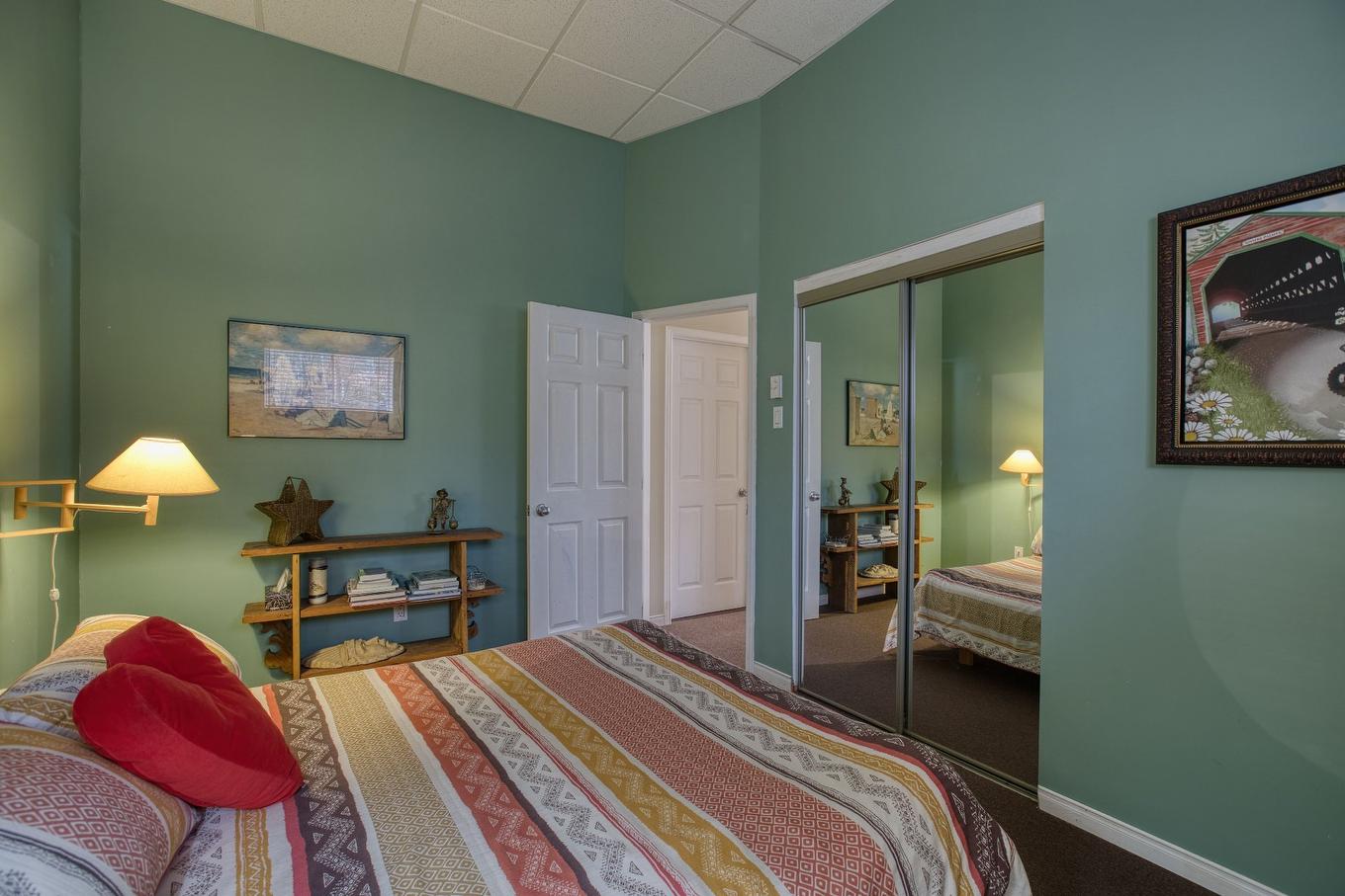 Chambre à coucher - 39 Rue Tracy, Saint-Hippolyte, QC - Indoor Photo Showing Bedroom