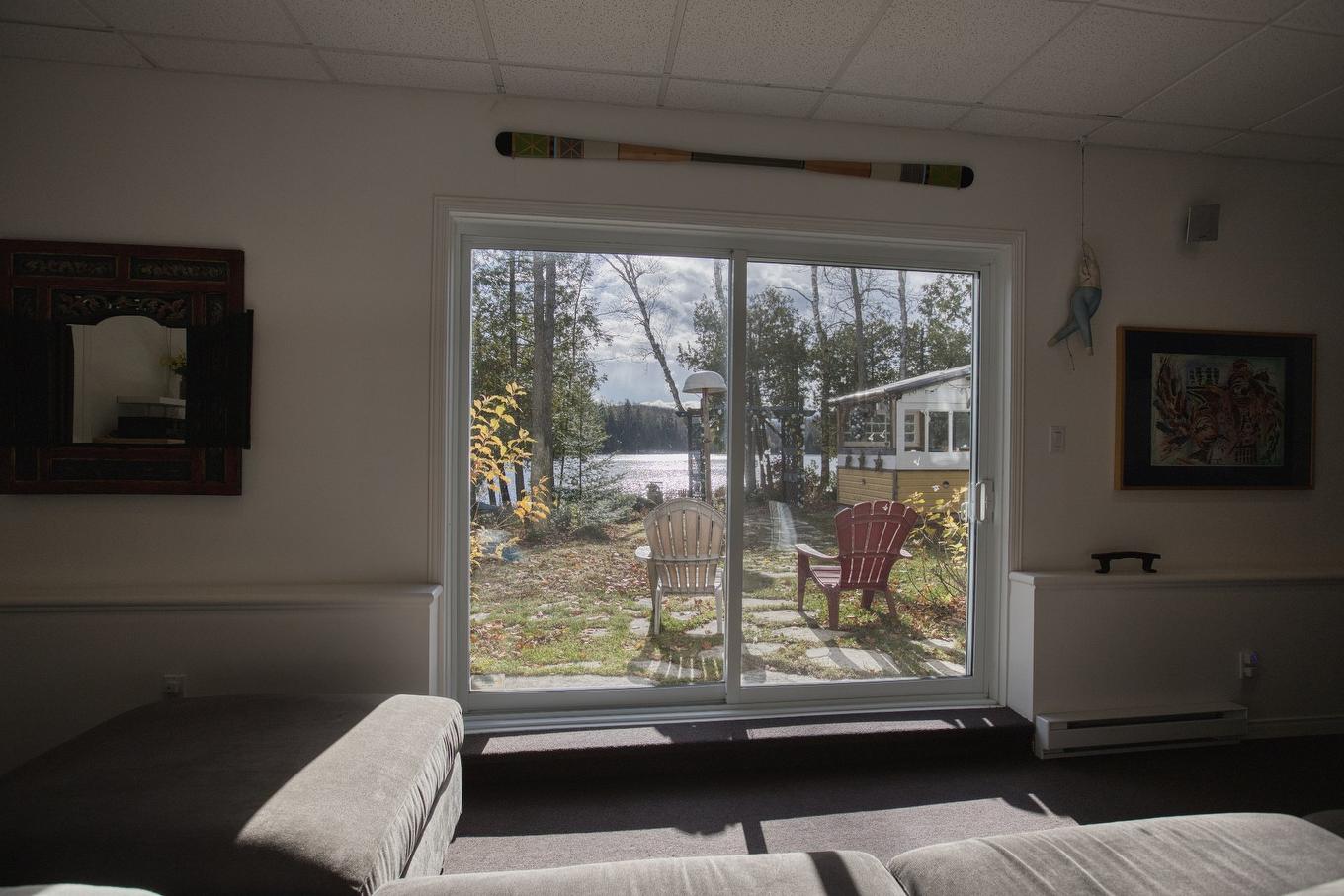 Vue sur l'eau - 39 Rue Tracy, Saint-Hippolyte, QC - Indoor