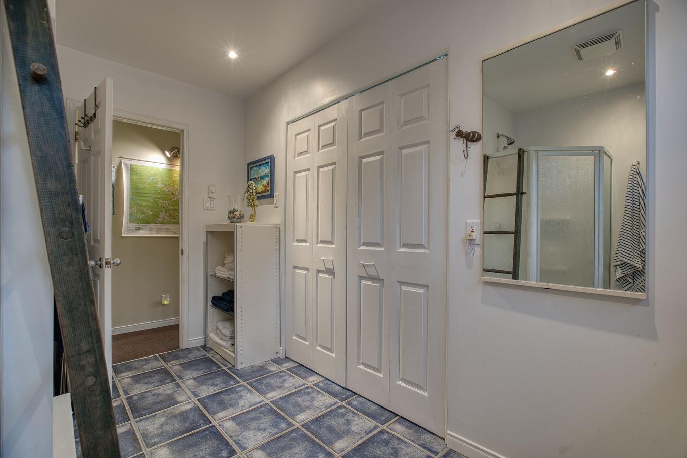 Salle de bains - 39 Rue Tracy, Saint-Hippolyte, QC - Indoor Photo Showing Other Room