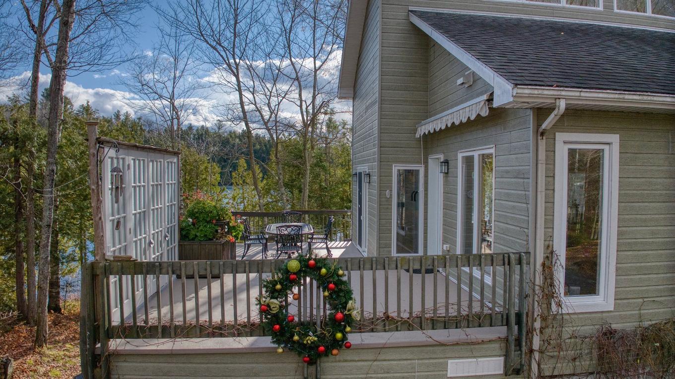 Balcon - 39 Rue Tracy, Saint-Hippolyte, QC - Outdoor