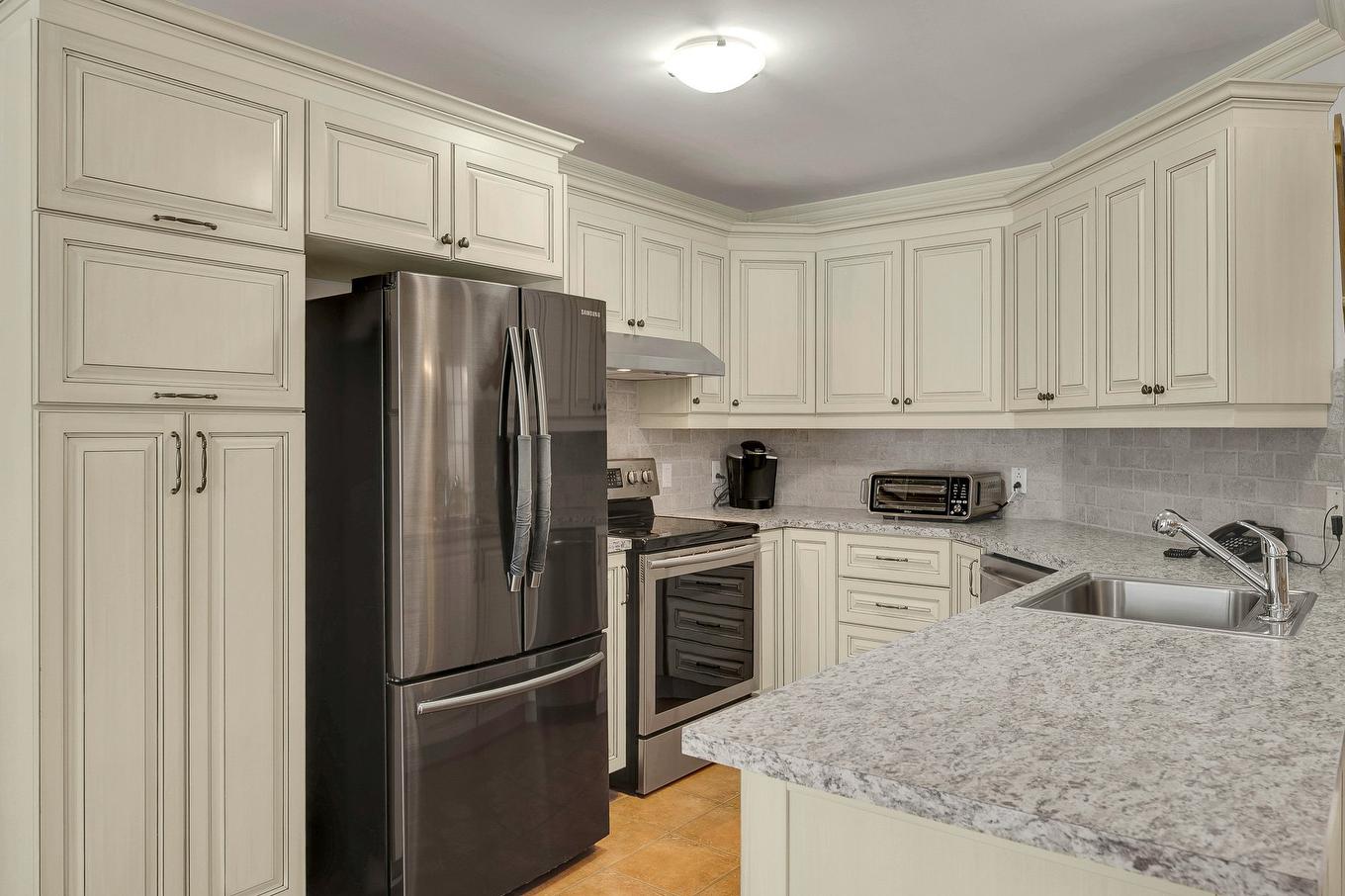 Cuisine - 80 Av. De La Vallée, Saint-Sauveur, QC - Indoor Photo Showing Kitchen