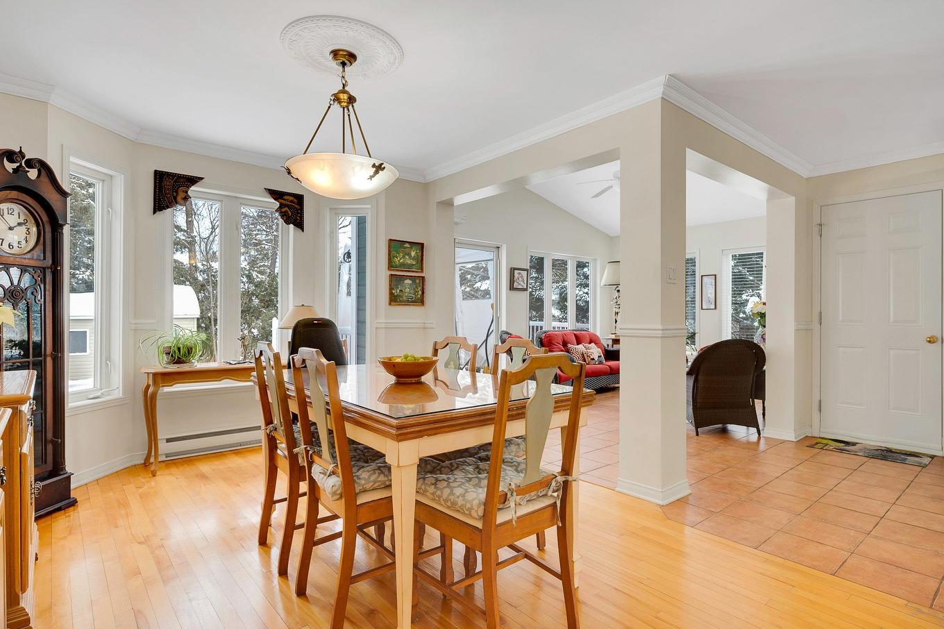 Salle à manger - 80 Av. De La Vallée, Saint-Sauveur, QC - Indoor Photo Showing Dining Room