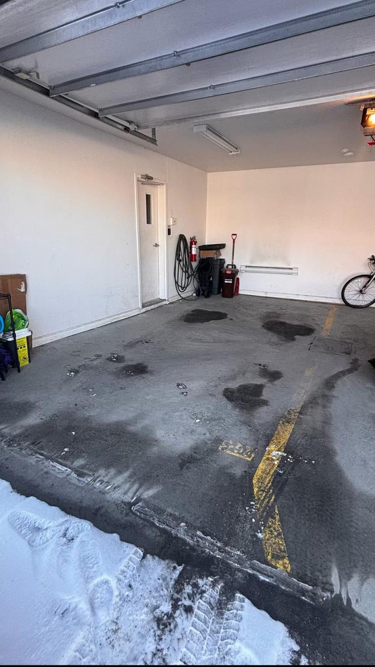 Parking - 104-10300 Av. Larose, Montréal (Ahuntsic-Cartierville), QC - Photo Showing Garage