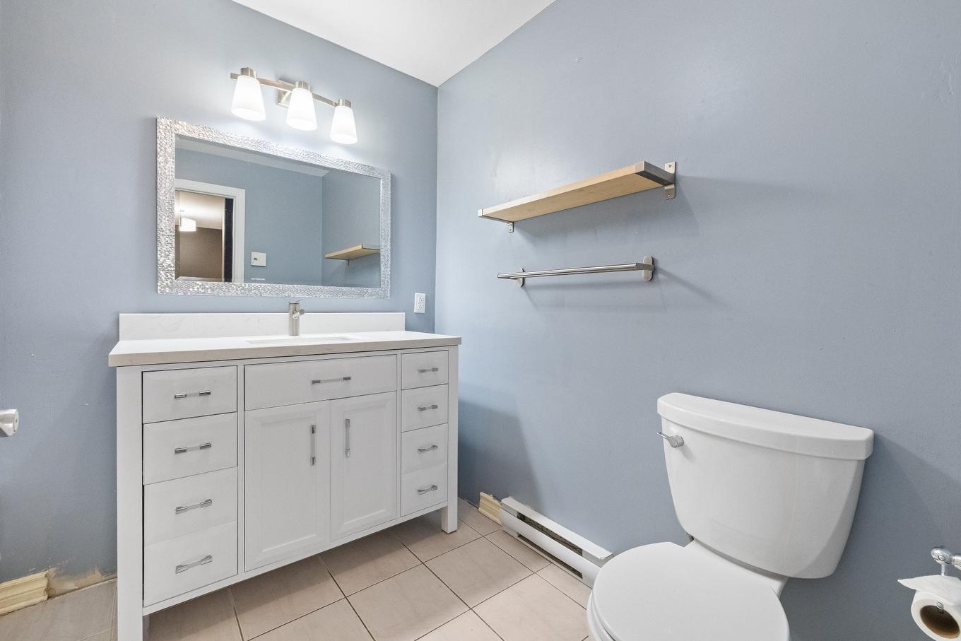 Bathroom - 104-10300 Av. Larose, Montréal (Ahuntsic-Cartierville), QC - Indoor Photo Showing Bathroom