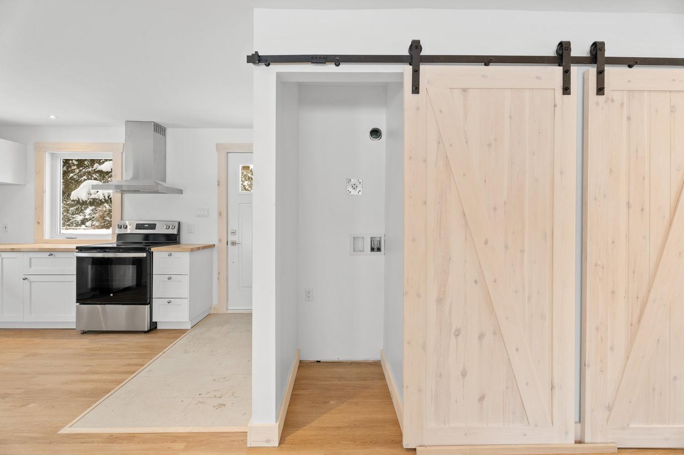 Salle de lavage - 31 Ch. Du Domaine-Roger, Lac-Supérieur, QC - Indoor Photo Showing Kitchen