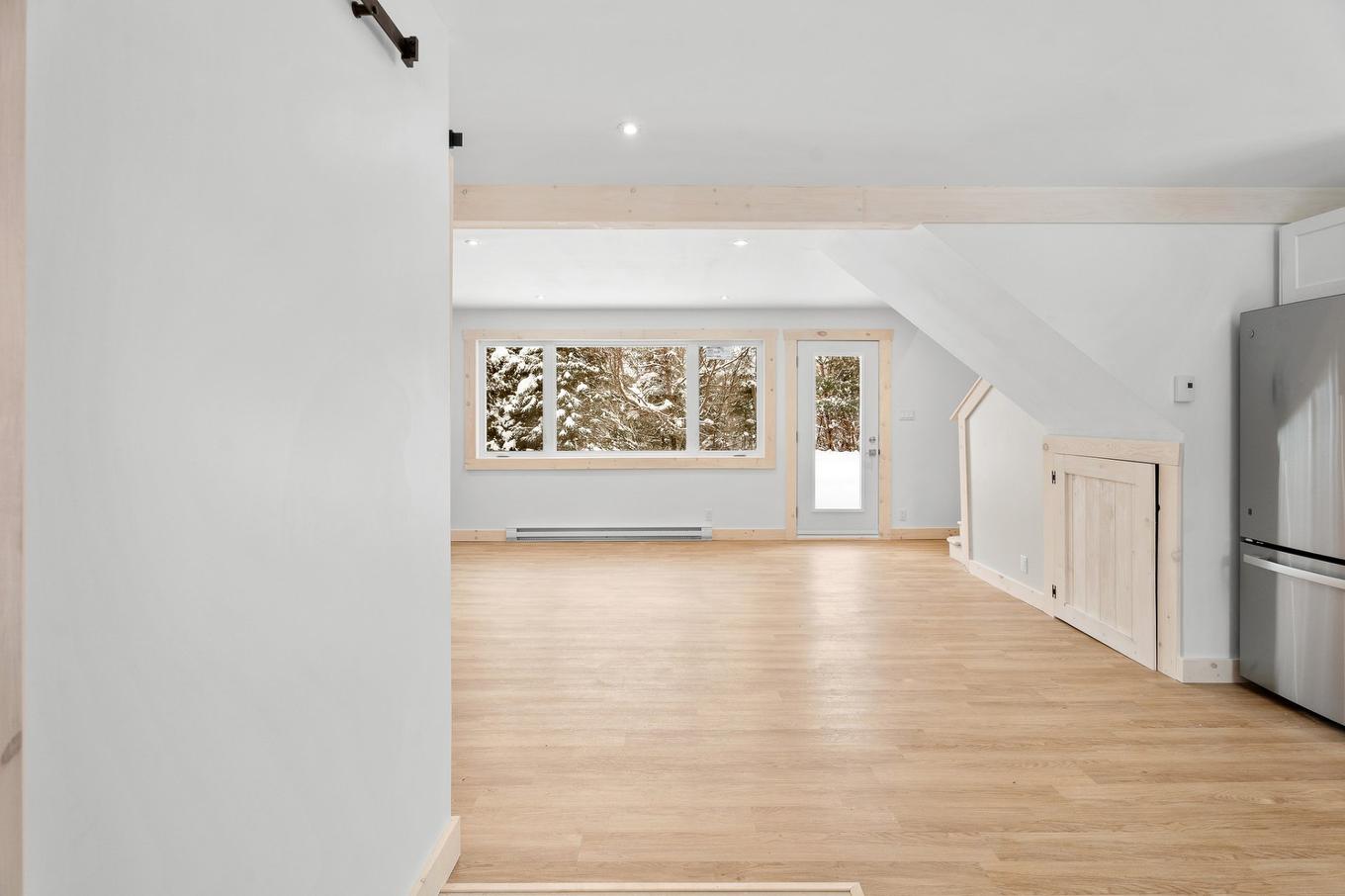 Vue d'ensemble - 31 Ch. Du Domaine-Roger, Lac-Supérieur, QC - Indoor Photo Showing Other Room