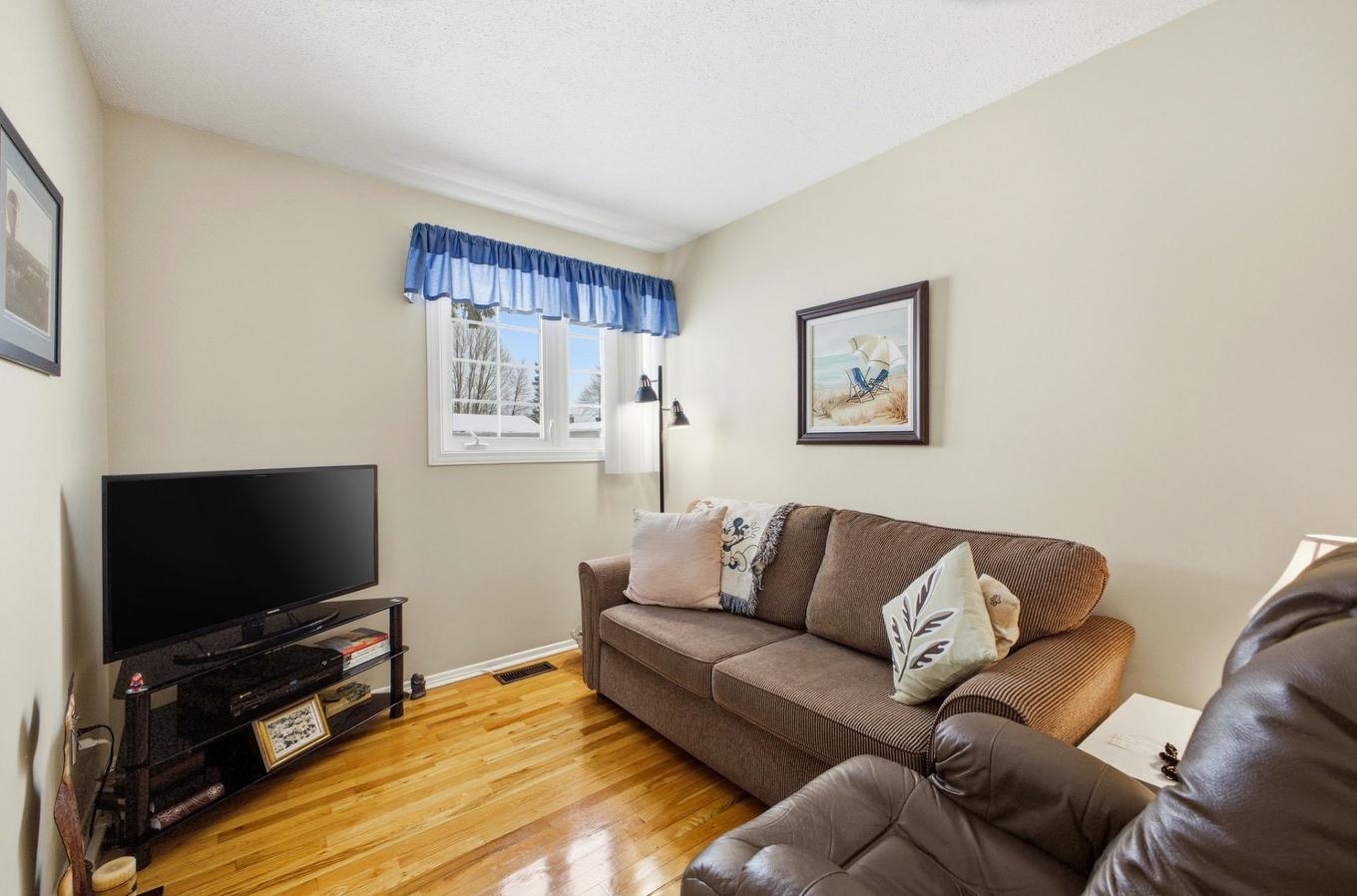 Bedroom - 5 Rue Aline, Gatineau (Gatineau), QC - Indoor Photo Showing Living Room