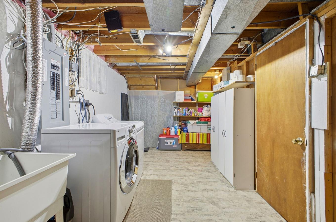 Laundry room - 5 Rue Aline, Gatineau (Gatineau), QC - Indoor Photo Showing Laundry Room