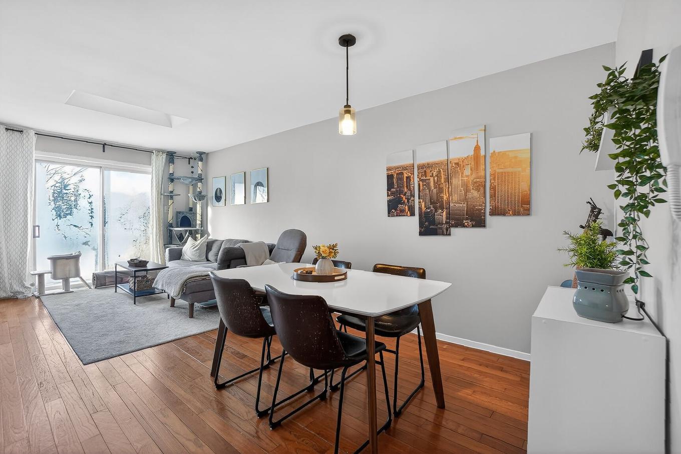 Salle à manger - 12-500 Rue Ste-Hélène, Longueuil (Le Vieux-Longueuil), QC - Indoor Photo Showing Dining Room
