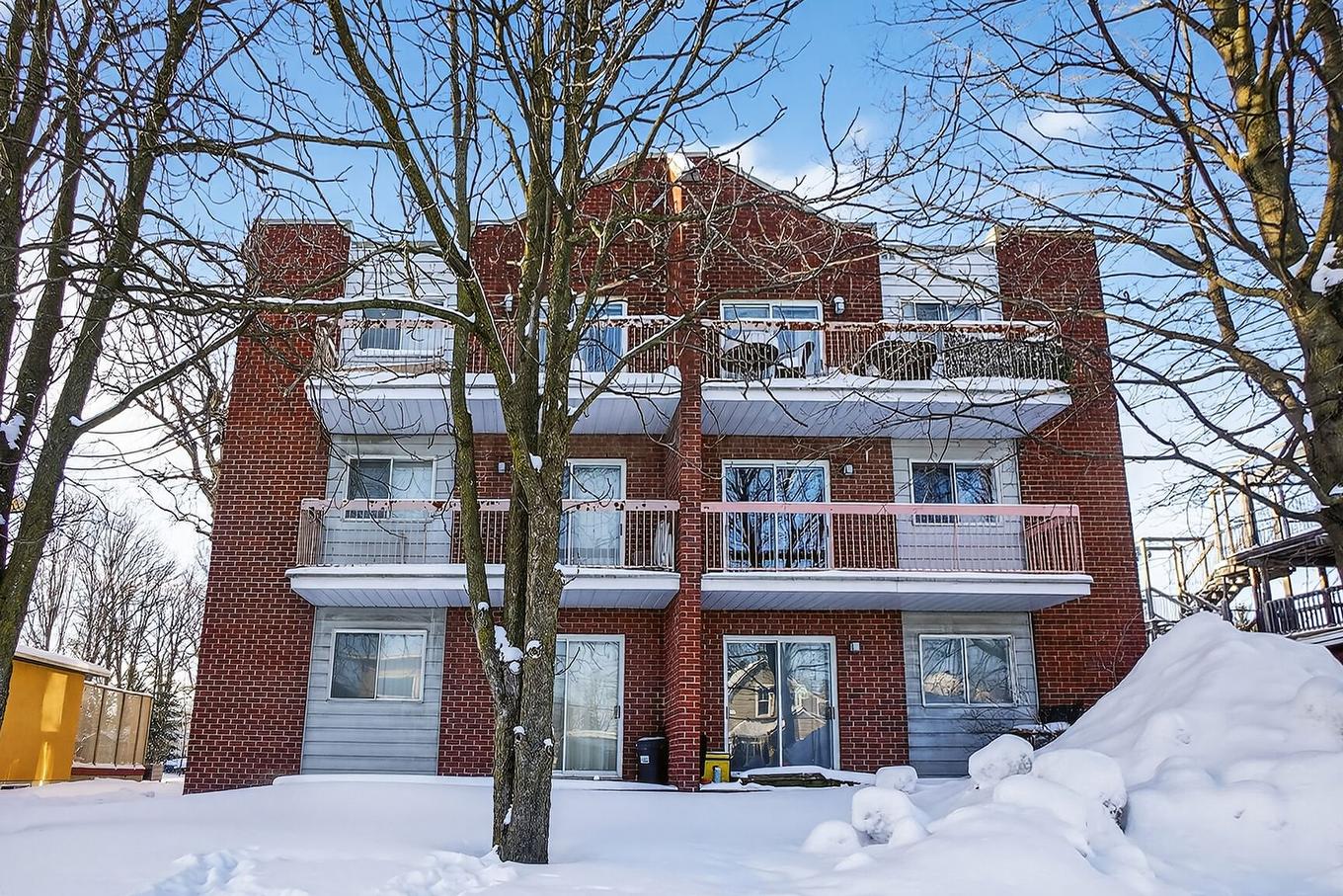 Façade - 12-500 Rue Ste-Hélène, Longueuil (Le Vieux-Longueuil), QC - Outdoor With Balcony With Facade