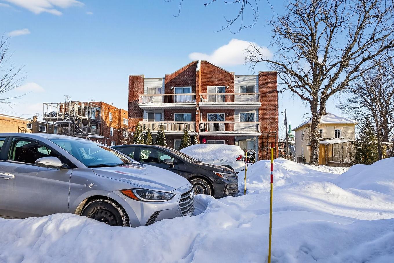Stationnement - 12-500 Rue Ste-Hélène, Longueuil (Le Vieux-Longueuil), QC - Outdoor With Balcony